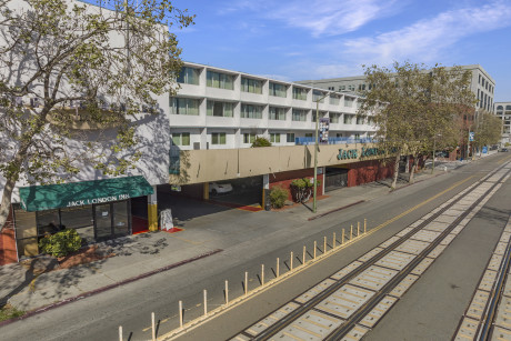 Jack London Inn - Exterior